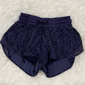 Lululemon Hotty Hot Shorts 2.5”